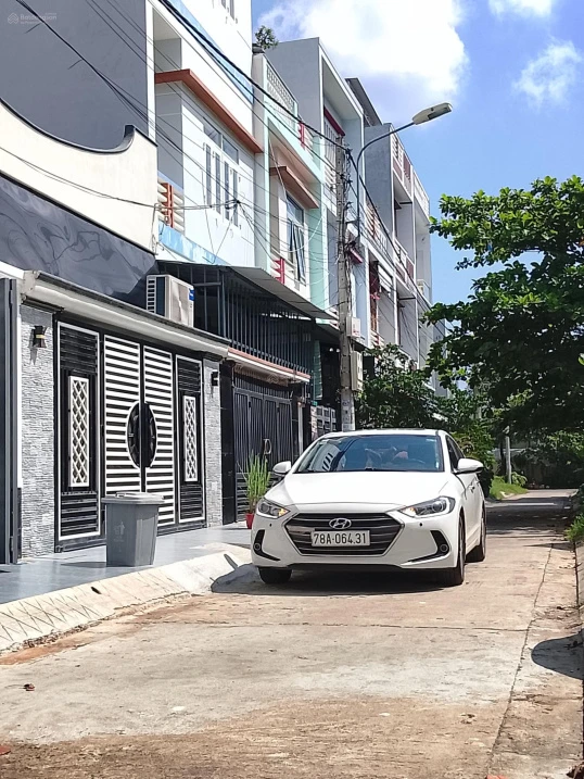 Nhà phố mới đẹp - thiết kế hiện đại - dọn vào ở ngay Một căn nhà phố tại trung tâm Tp Tuy Hòa - Ảnh thu nhỏ 2