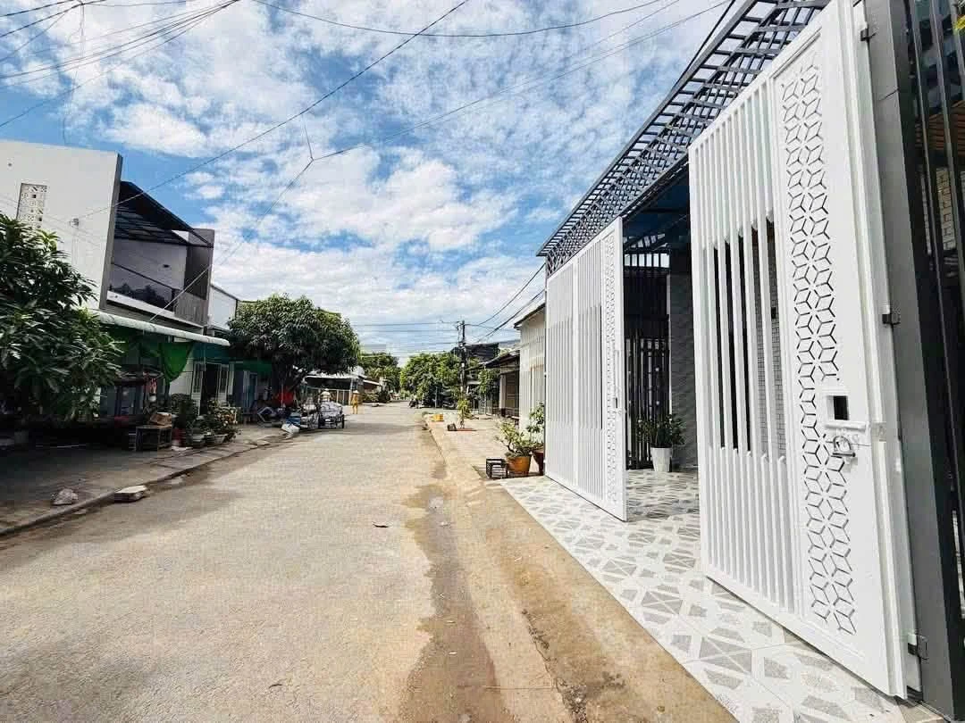 Bán nhà mặt tiền Phan Văn Trường Rạch Giá 100m² 1,99 tỷ - Ảnh 1