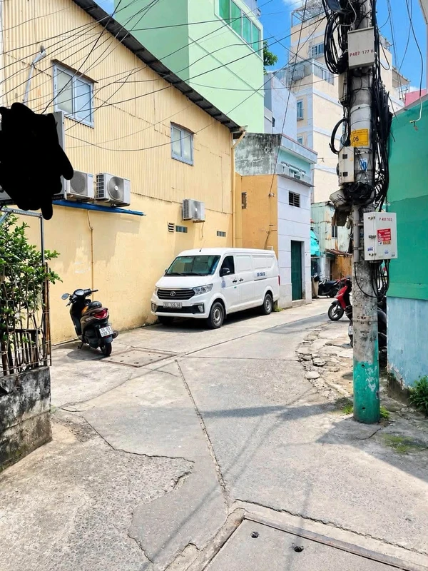 Bán nhà phố 2 tầng 8,1m x 3,33m gần Quận 1, Phan Xích Long, giá 4 tỷ