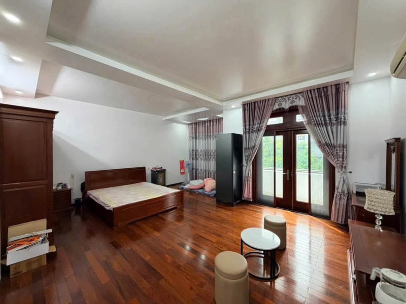 Nhà 4 tầng bán mặt tiền 7m, 126m² Lê Hồng Phong
