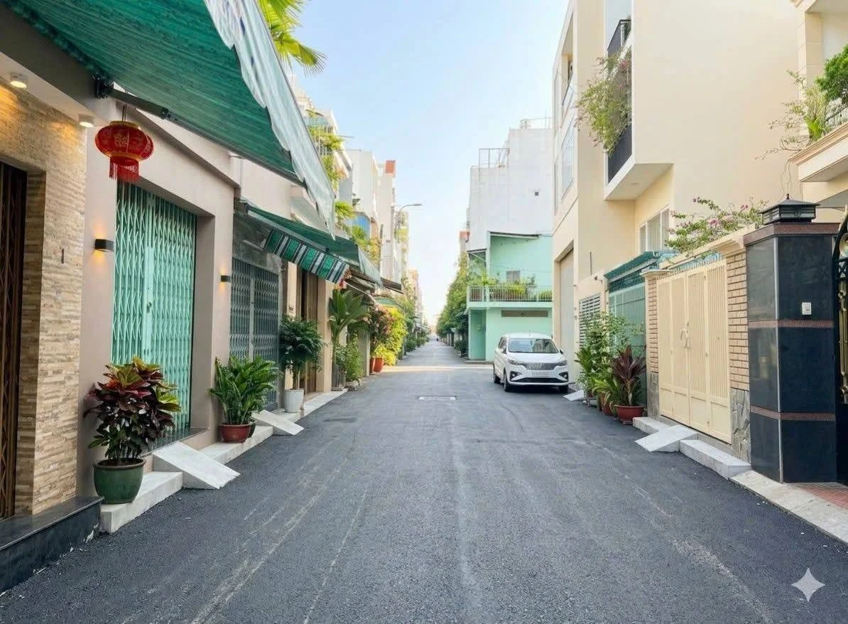 Bán nhà hẻm 3 tầng 71.5m² Lạc Long Quân Tân Phú 5.5 tỷ - Ảnh 1
