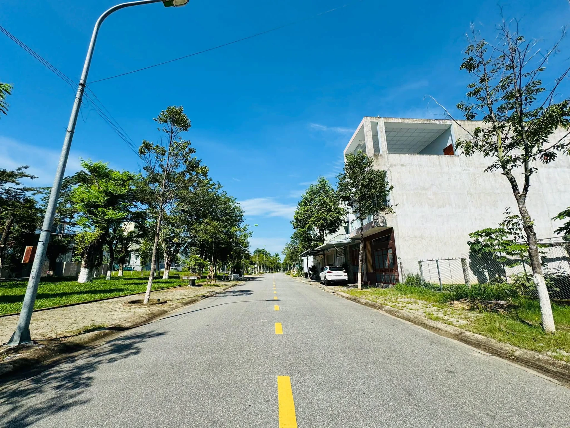 Bán lô đất mặt tiền đường nhựa 5x21,7m KDC Tây Phan Đình Phùng, Quảng Ngãi giá 2,09 tỷ - Ảnh 1