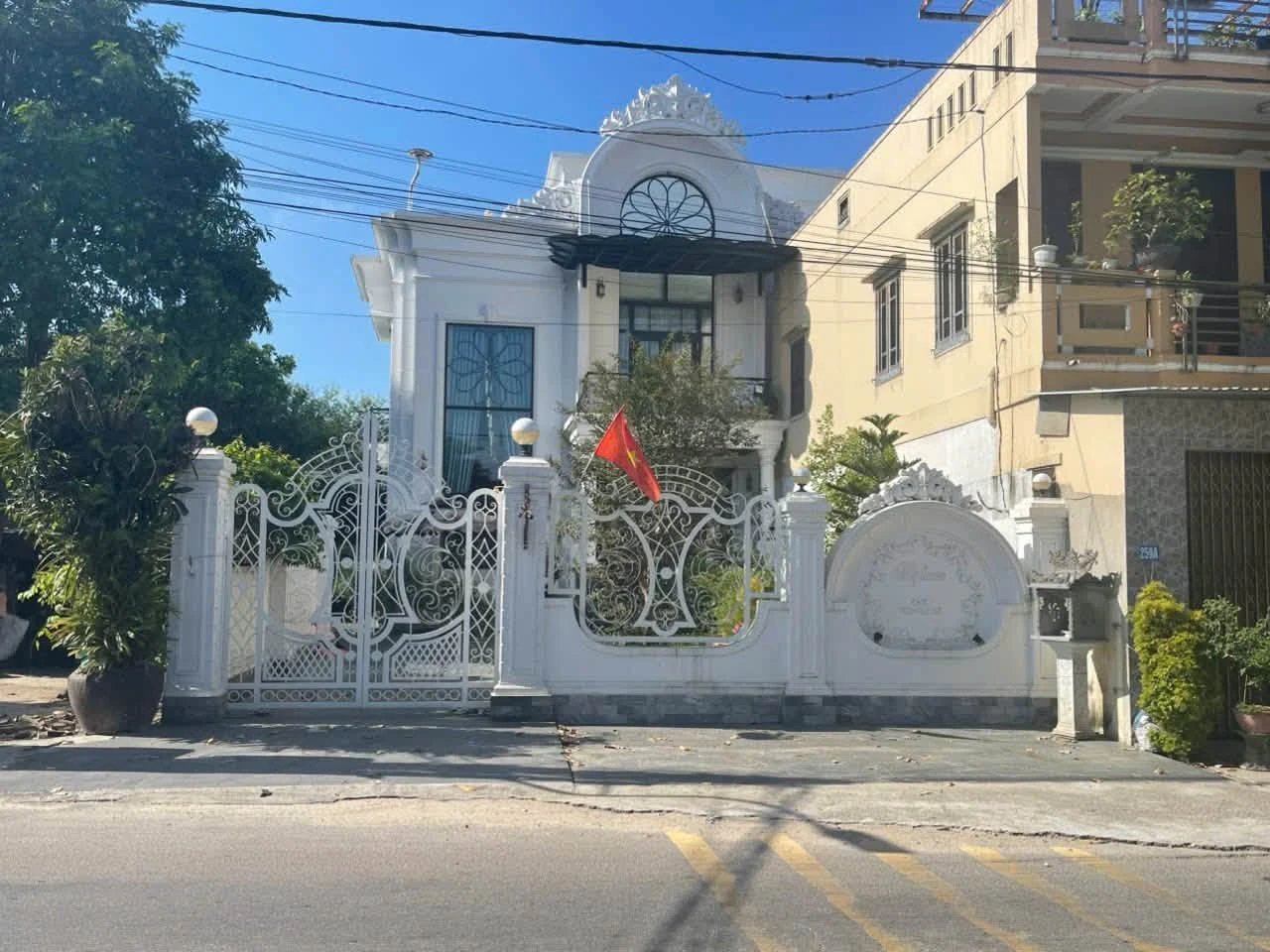 Bán villa 3 tầng mặt tiền Tăng Bạt Hồ 318m2, Huế - Ảnh 1