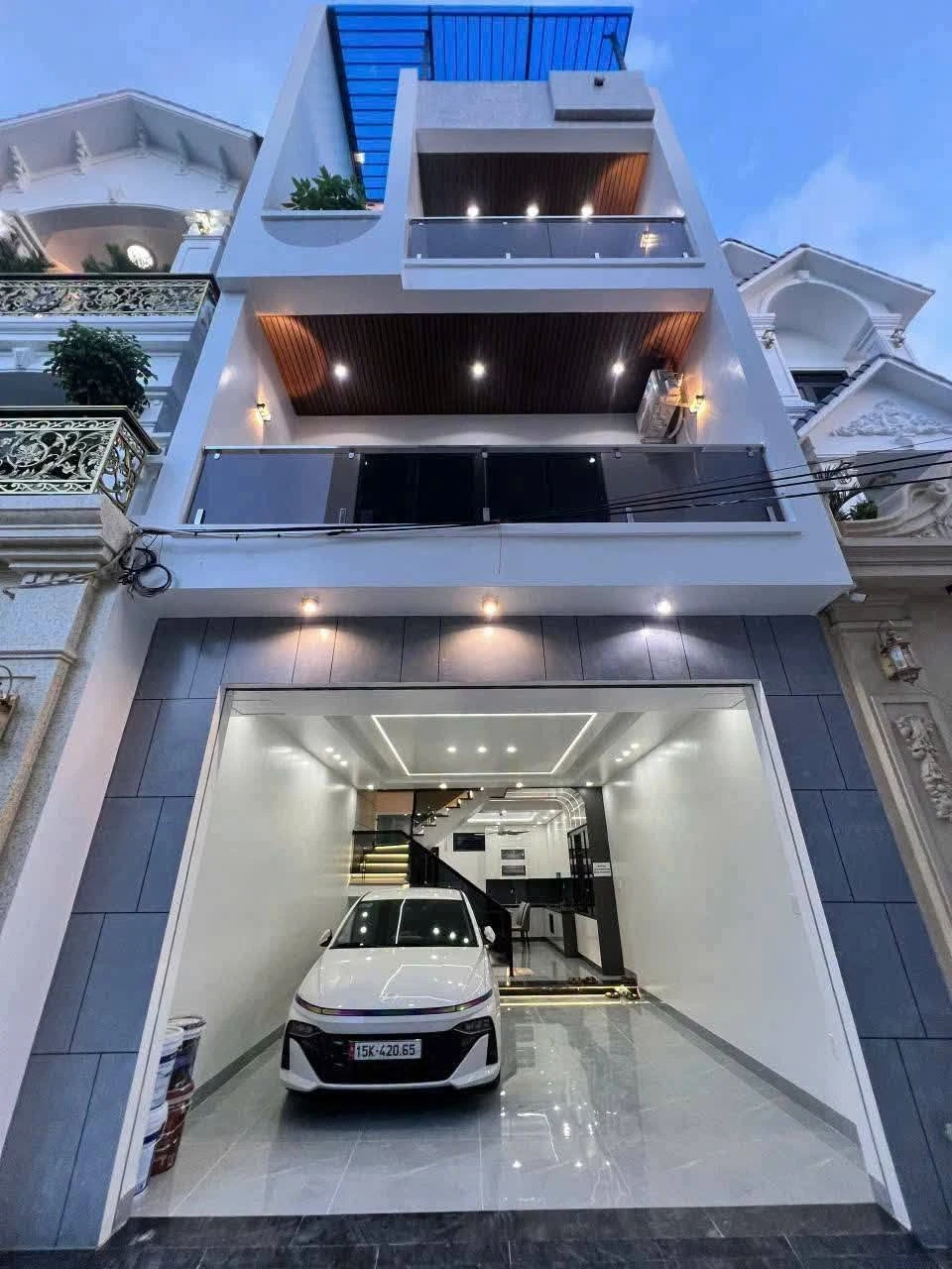 Bán nhà 4 tầng 63m² có gara ô tô, full nội thất tại Quỳnh Hoàng, An Dương - Ảnh 1