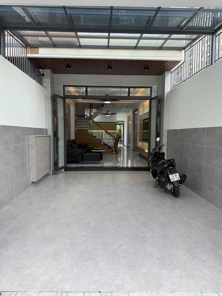 Bán nhà 1 trệt 2 lầu full nội thất 113m² Đông Hòa - Ảnh thu nhỏ 2