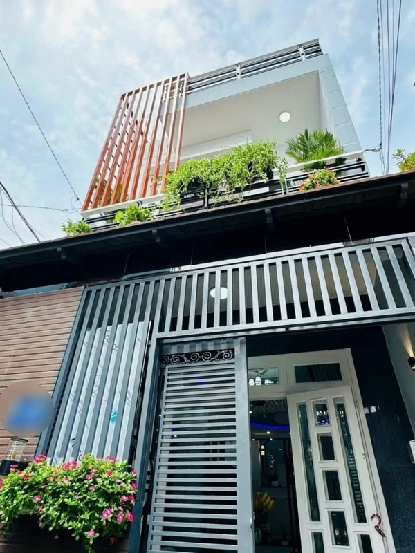 Bán nhà hẻm xe hơi 60m2, 2 tầng, 4 phòng ngủ, 5.55 tỷ Gò Vấp
