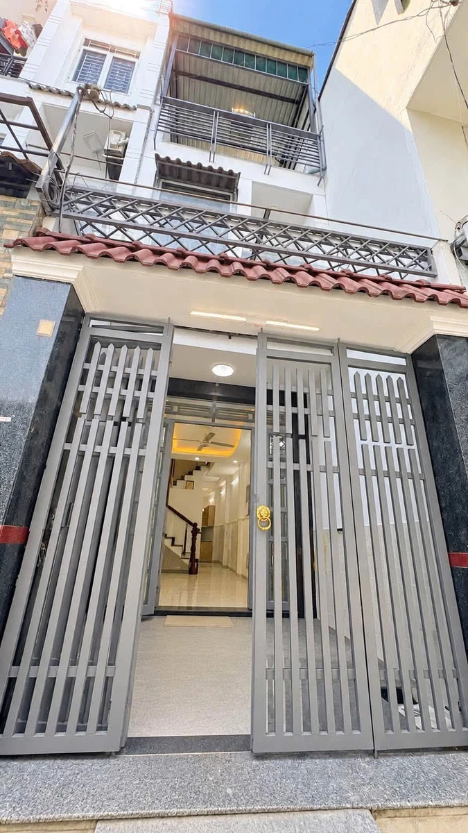 Bán nhà 3 tầng 4PN 52m² đường Đoàn Văn Bơ, Quận 4 giá 5,35 tỷ - Ảnh 1