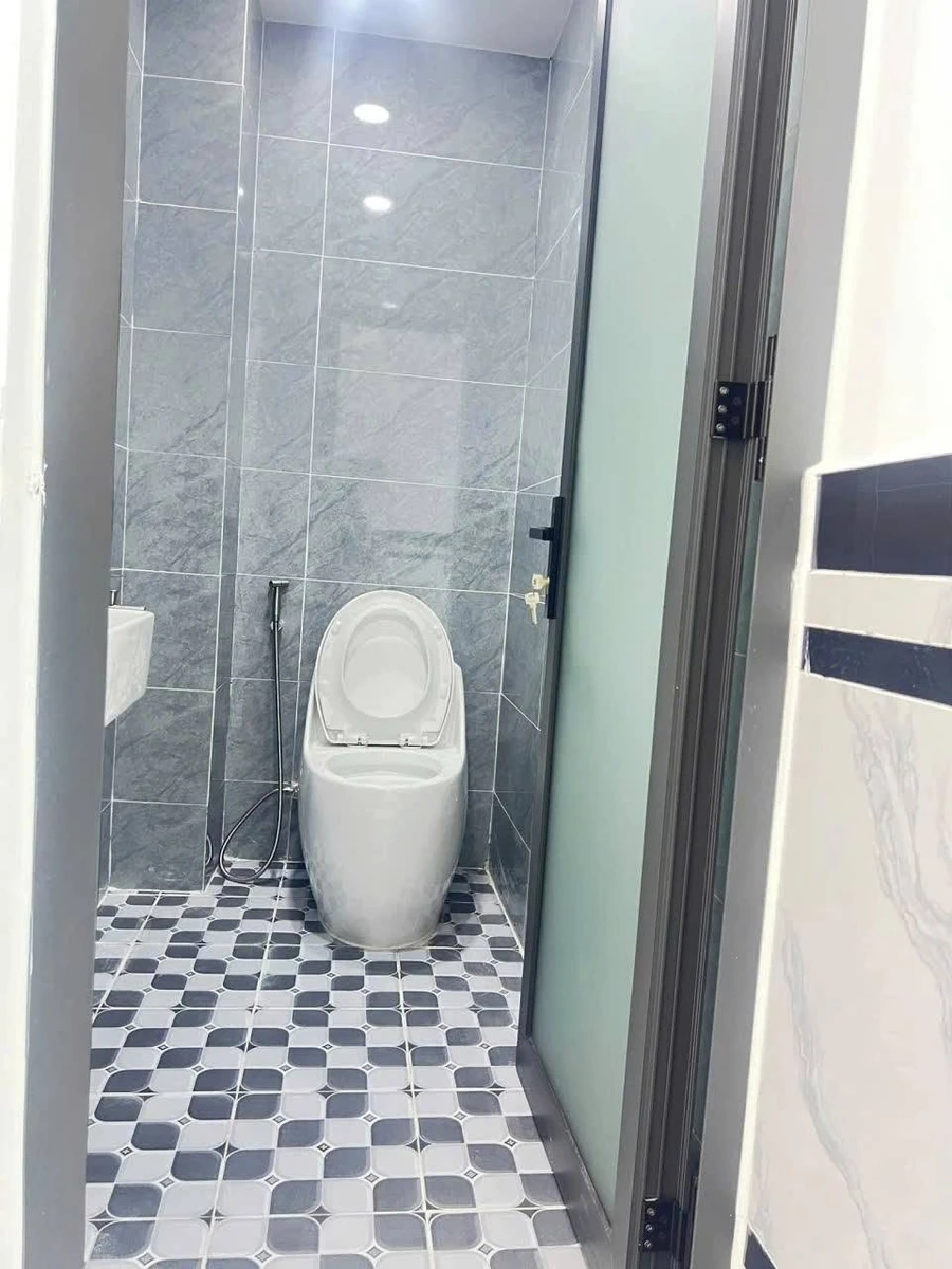 Bán nhà mới 1 trệt 1 lầu 4PN, 3,5x12m hẻm 551 Lê Văn Khương, Quận 12, giá 1,69 tỷ - Ảnh thu nhỏ 3