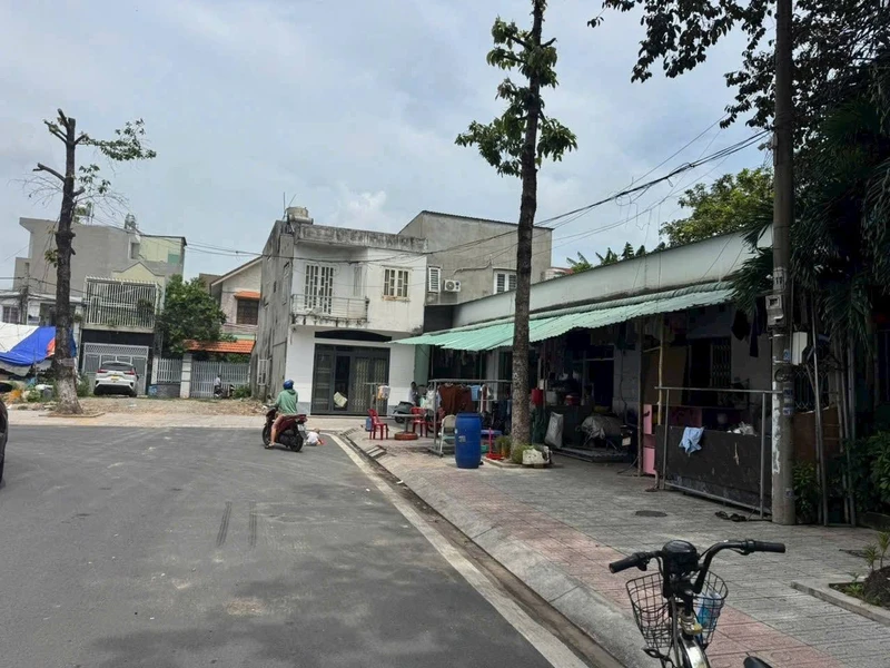 Bán đất mặt tiền 108m2 ngang 18m, tặng 5 kiot, phường Đông Hòa, giá hơn 6 tỷ