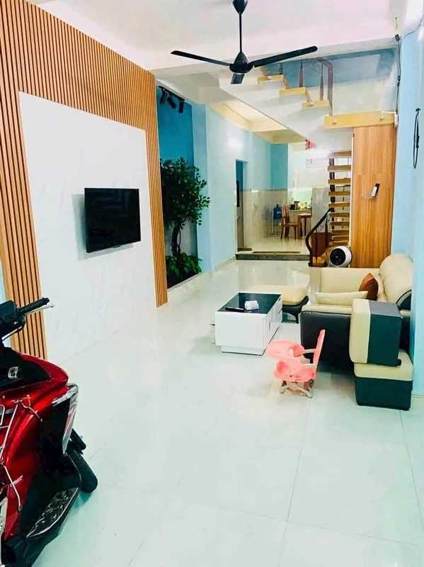 Bán nhà mặt tiền 100m2 4 phòng Hai Bà Trưng Quy Nhơn 7,5 tỷ