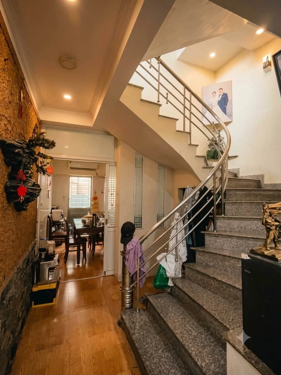 Bán nhà 4 tầng 90m2 gần Hồ Sen 5,999 tỷ - Ảnh 1