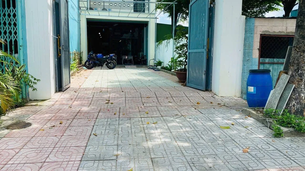 Bán nhà 1 trệt 1 lầu mặt tiền 222m2 gần sân vận động Đông Hòa, Dĩ An, giá hơn 9 tỷ - Ảnh thu nhỏ 2