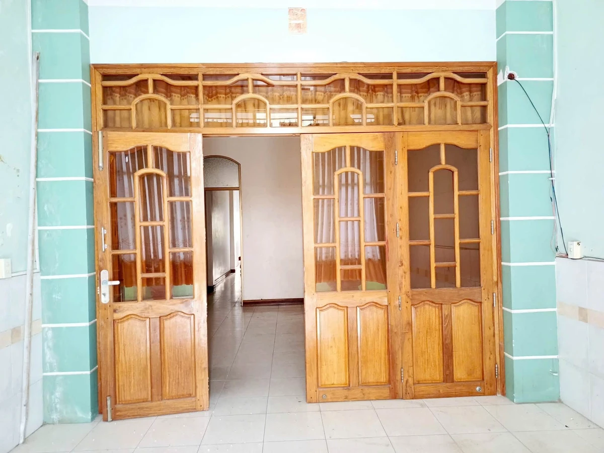 Bán nhà 1 trệt 2 lầu mặt tiền Phan Thiết 100m2, 13 tỷ - Ảnh thu nhỏ 5