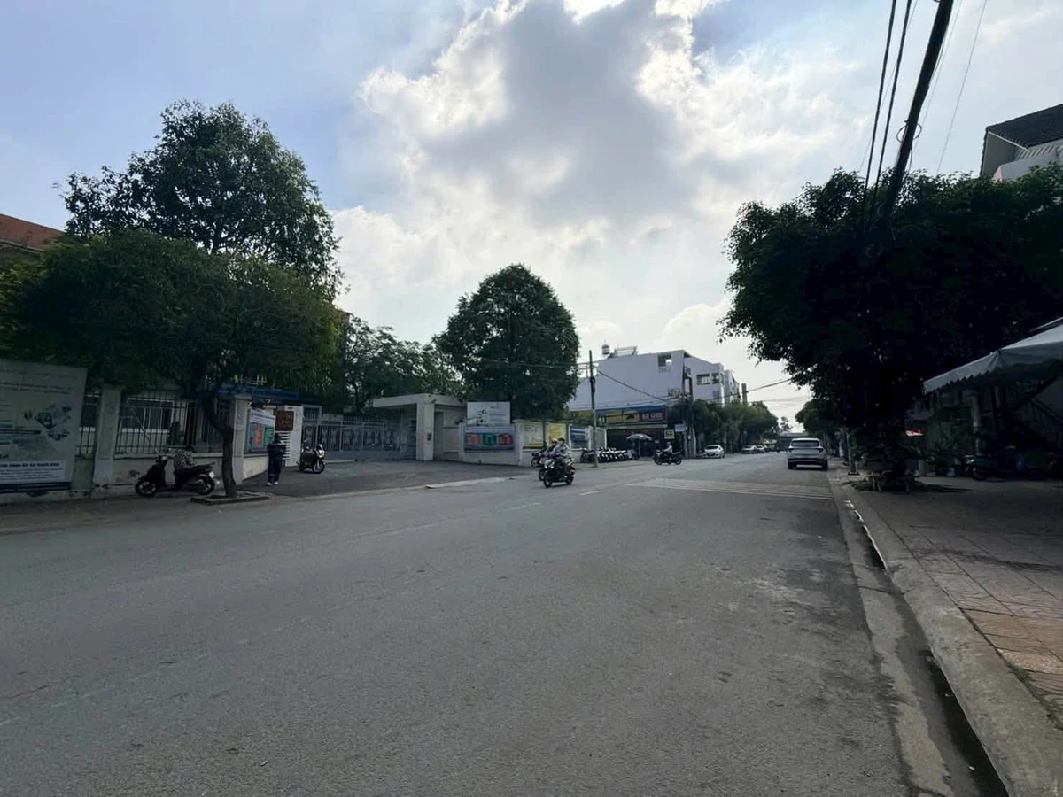 Bán nhà 1 trệt 1 lầu 4x18m khu dân cư D2D, phường Trấn Biên, Đồng Nai giá 5,6 tỷ - Ảnh 1
