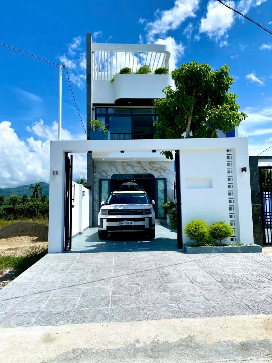 Nhà 3 tầng 220m² sàn Diên Khánh, nội thất cao cấp 3,68 tỷ - Ảnh 1