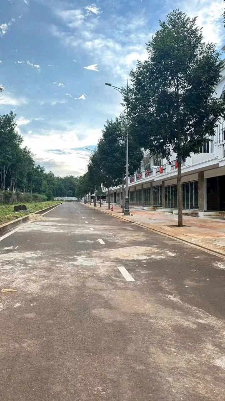 Bán shophouse khu đô thị Ân Phú 5x20m, 1 trệt 2 lầu, giá 5,79 tỷ - Ảnh 1