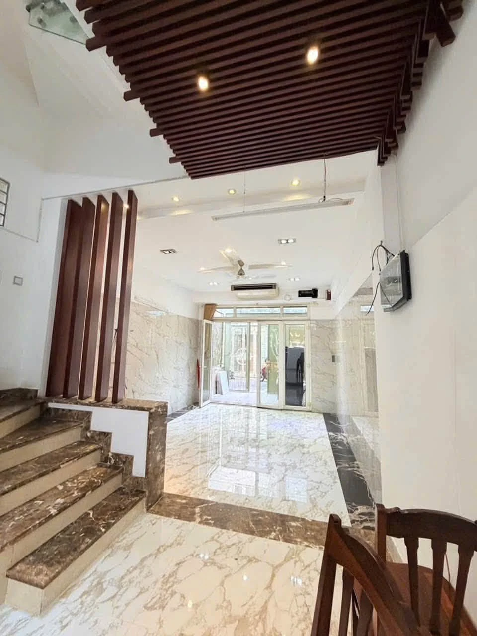 Bán nhà hẻm nhựa 5m 71m2, 4 tầng 4PN, gần Lạc Long Quân, Tân Bình - Ảnh 1