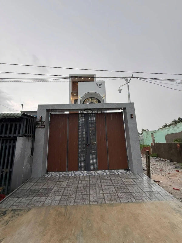 Bán nhà lầu lửng 4.75x29m, 3PN 4WC Long Hoa Tây Ninh
