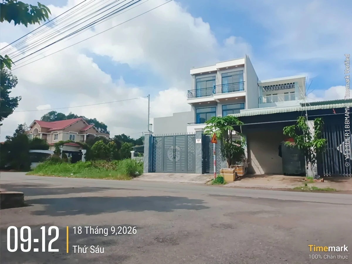 Bán nhà 1 trệt 2 lầu 4PN mặt tiền DX69, Thủ Dầu Một - Ảnh thu nhỏ 3