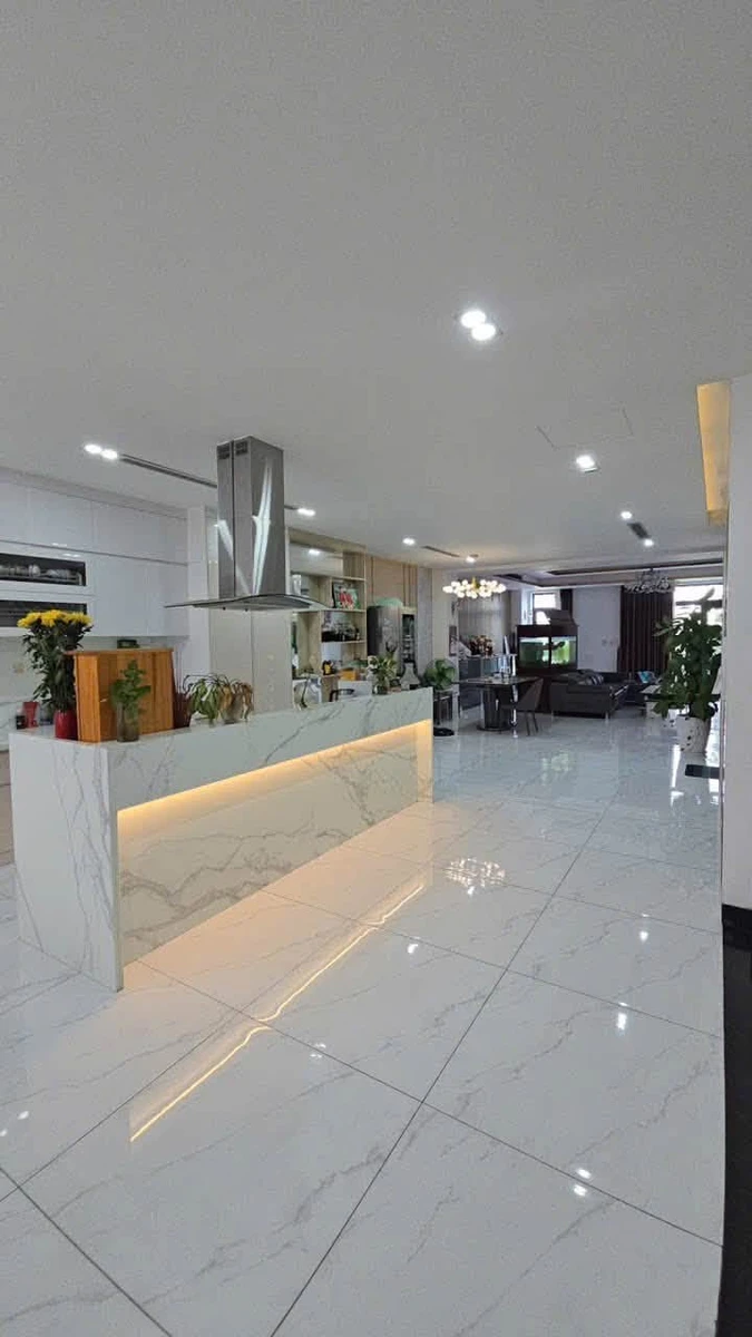 Bán nhà mặt tiền đường 40 Vạn Phúc 147m2, 32 tỷ - Ảnh thu nhỏ 2