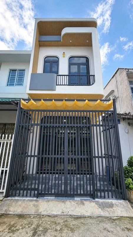 Nhà mặt tiền Nguyễn Tuân Rạch Giá 60m² 3 PN 2 WC 2 tỷ 350 triệu