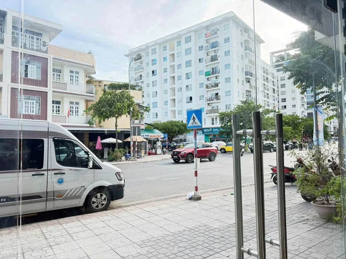 Bán tòa nhà 5 tầng 3 mặt tiền đường Tố Hữu, VCN Phước Hải, Nha Trang, 12,8 tỷ - Ảnh thu nhỏ 2