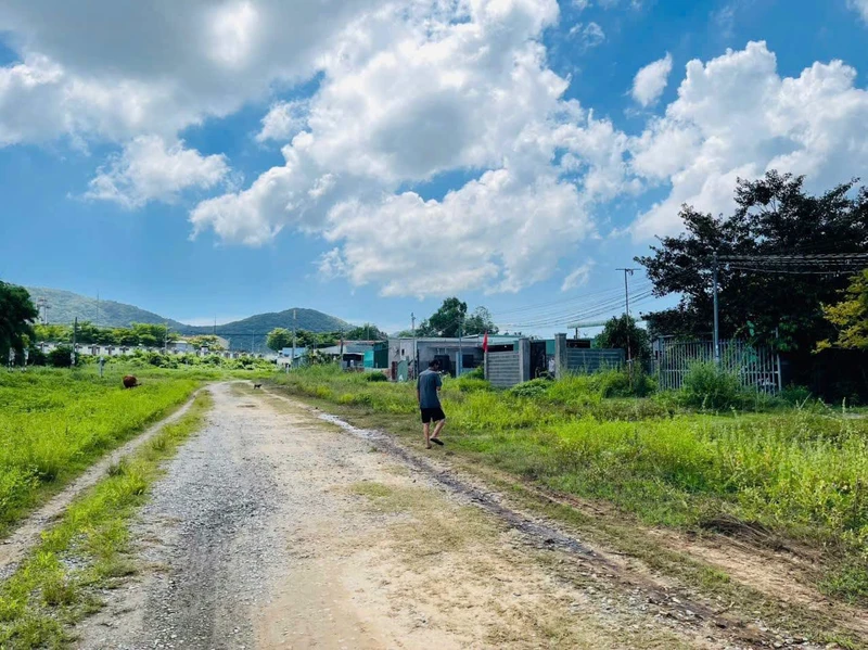 Bán đất mặt tiền 4000 m² Hóc Môn kontum