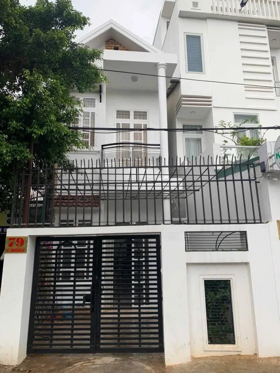 Bán nhà mặt tiền Y Moan 4,7x24m, 1 trệt 1 lửng, 3 phòng ngủ, giá 10,7 tỷ - Ảnh 1