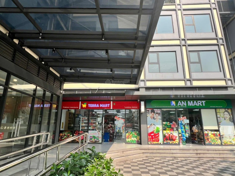 Bán căn shop cửa sảnh tòa hơn 1000 căn hộ sổ lâu dài dòng tiền thuê 50tr/th LH 0986 903 *** - Ảnh 1