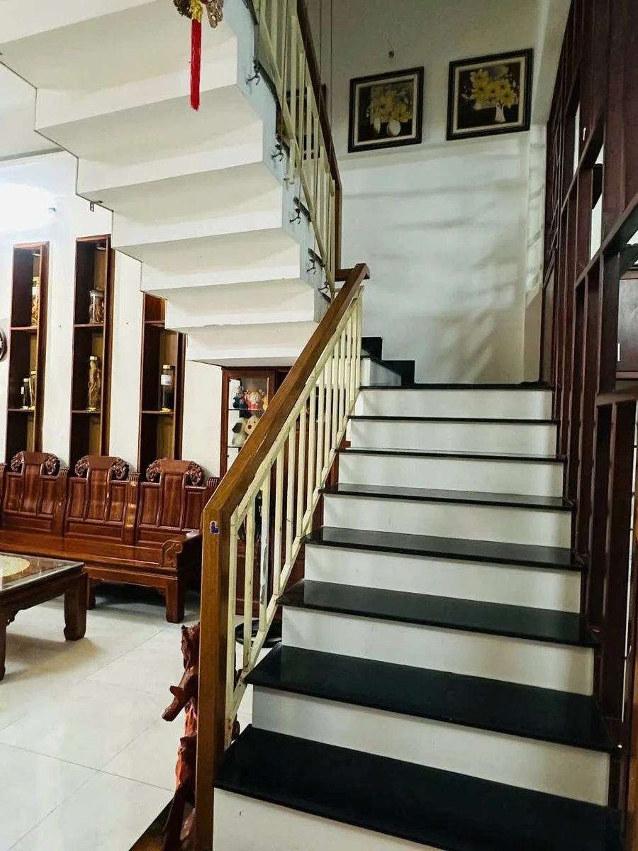 Bán nhà mặt tiền 3 tầng 210m² Hoà Minh - Ảnh thu nhỏ 2