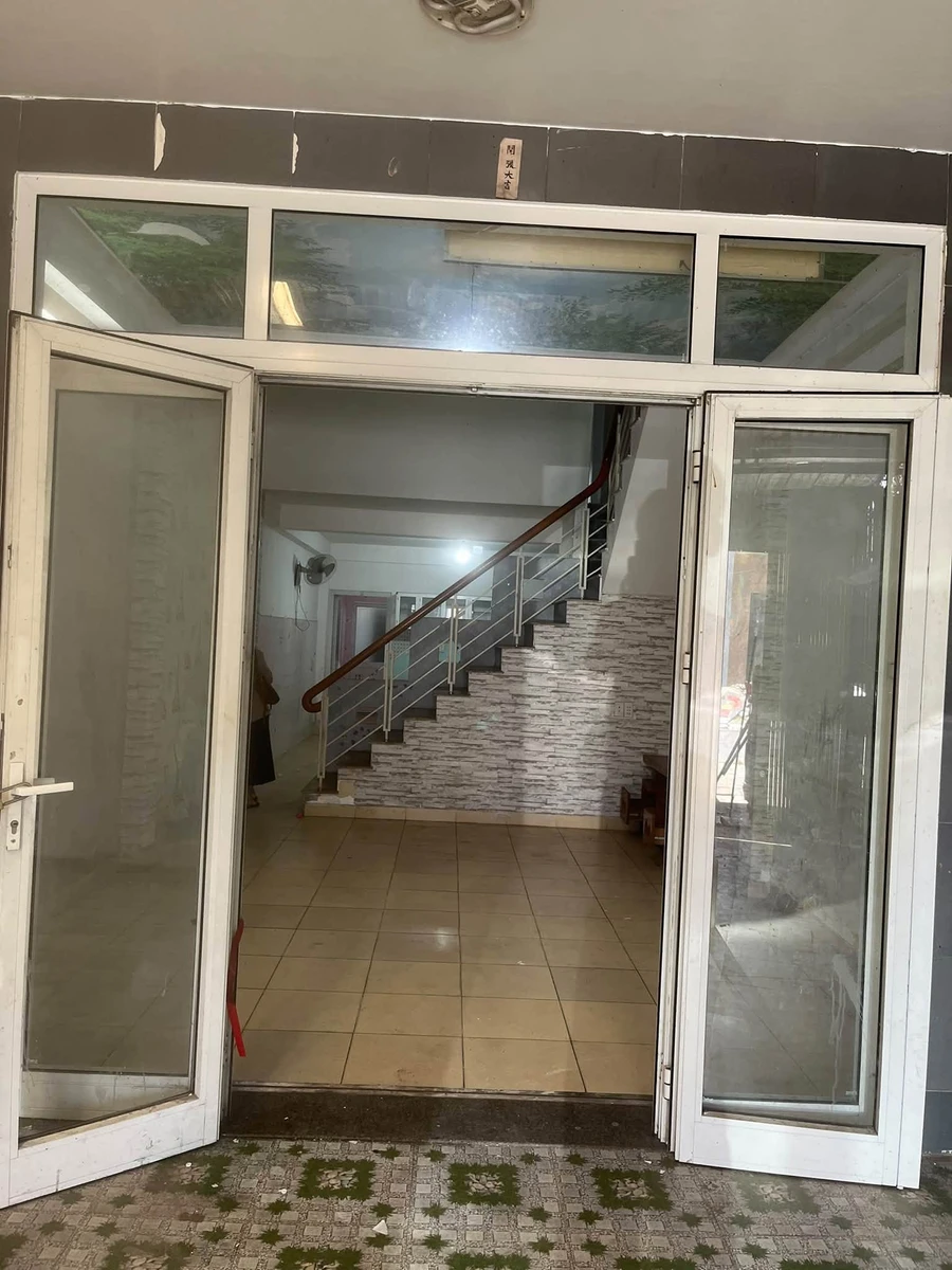 Bán nhà 2 tầng mặt tiền Tôn Đản 99m2, 5.5 tỷ - Ảnh thu nhỏ 3