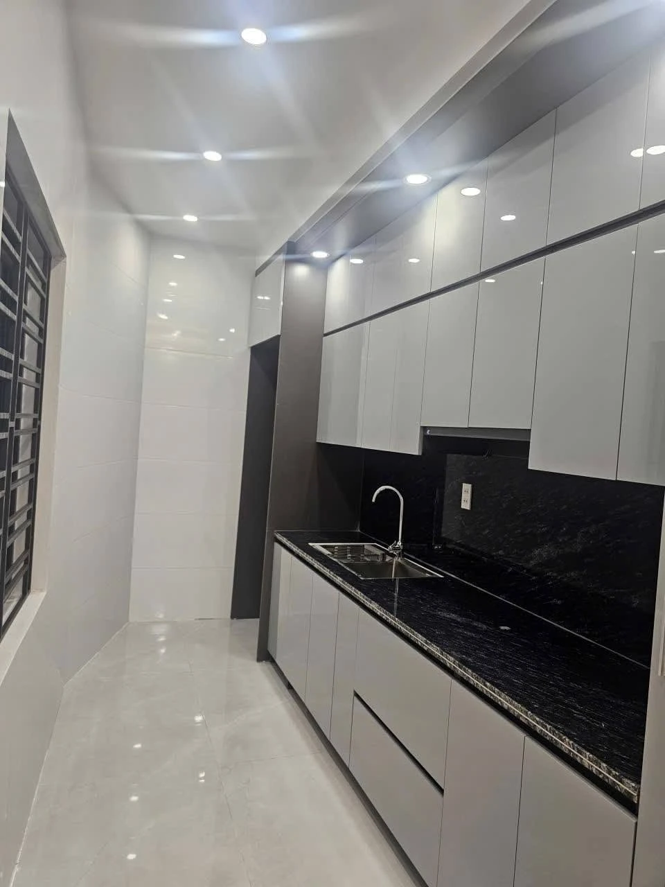 Bán nhà 3 tầng 43.7 m² 3PN Cát Dài - Ảnh 1
