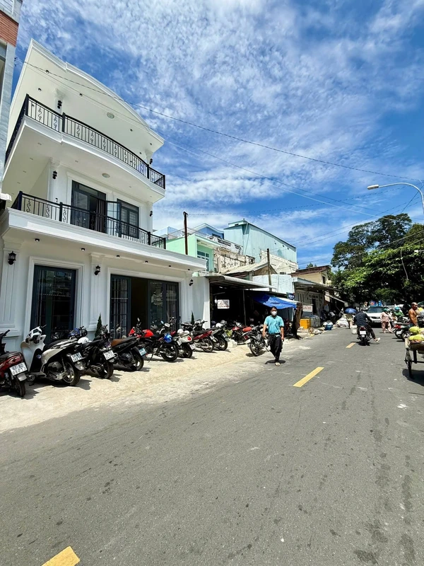 Bán nhà Tân Cổ Điển đẹp 4PN mặt tiền Thành Thái, Rạch Giá