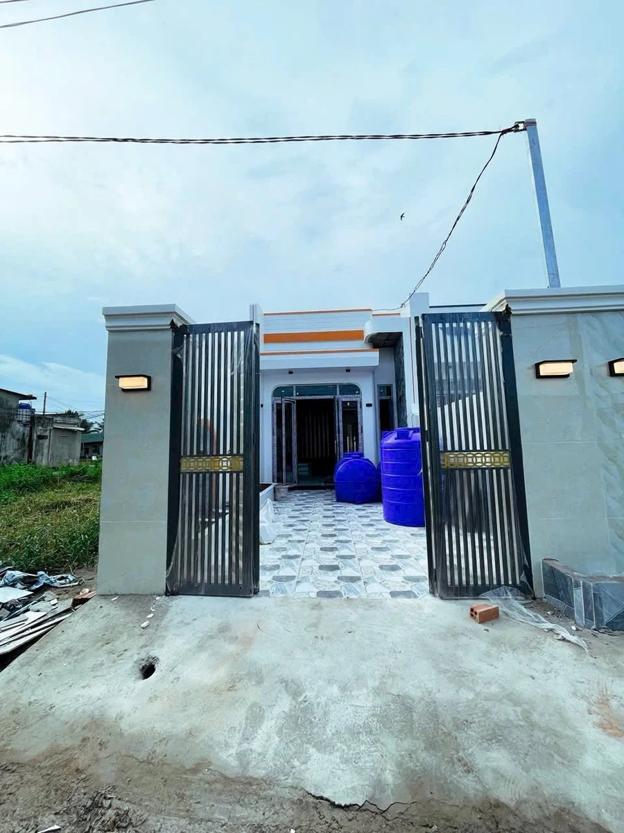 Bán nhà 3 phòng ngủ 4,2x32m sát KCN Tân Đức, Đức Hòa Hạ, Long An giá 1,79 tỷ - Ảnh thu nhỏ 2