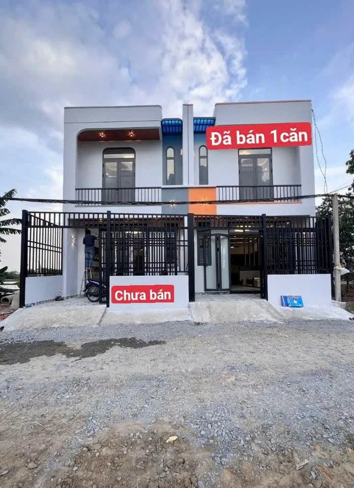 Bán nhà 1 trệt 1 lầu 5x11m, 2PN, giá 1,5 tỷ tại Mỹ Hạnh Bắc, Đức Hòa, Long An - Ảnh 1