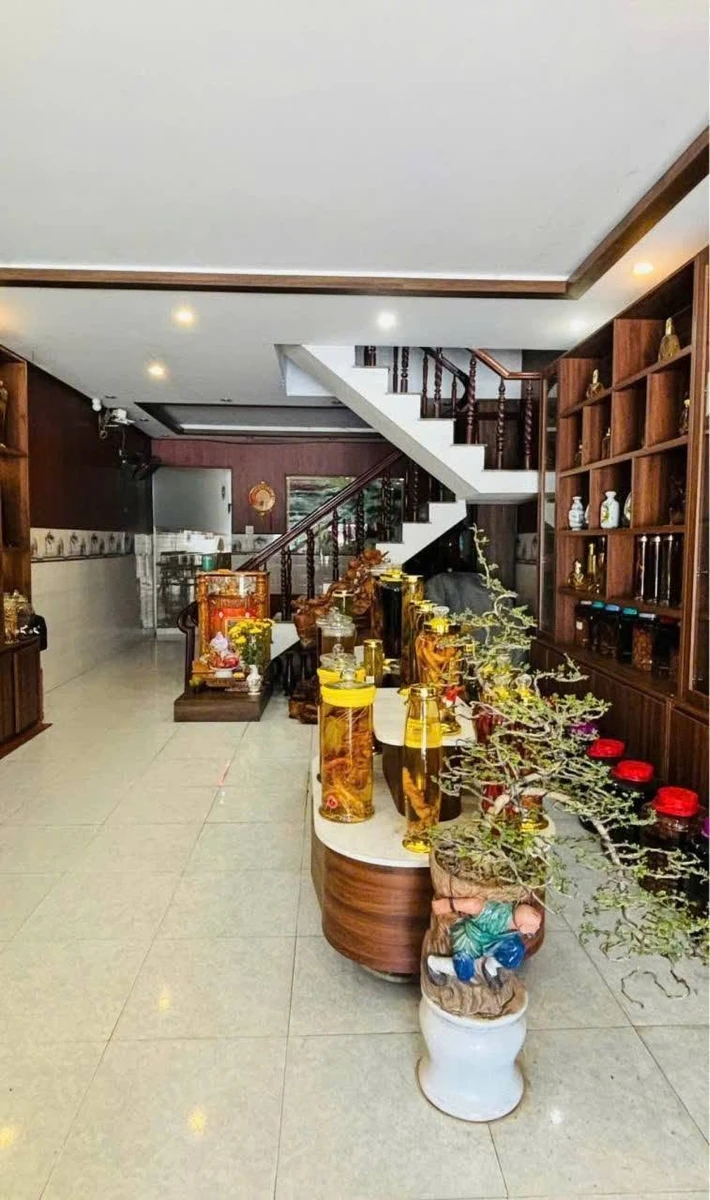 Bán nhà mặt tiền Lạc Long Quân, 119m², 3PN, Quy Nhơn, 4 tỷ 8 - Ảnh 1