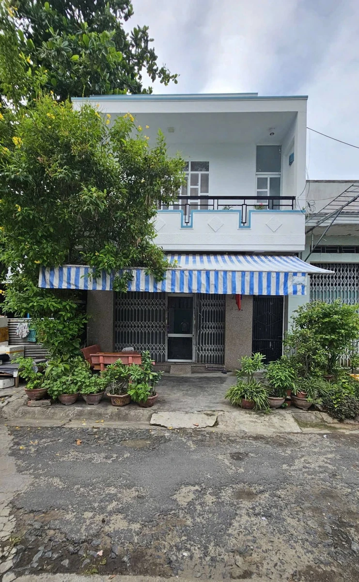 Bán nhà 2 tầng 2 mặt tiền 90m² gần biển Hòn Rớ 4,5 tỷ - Ảnh 1