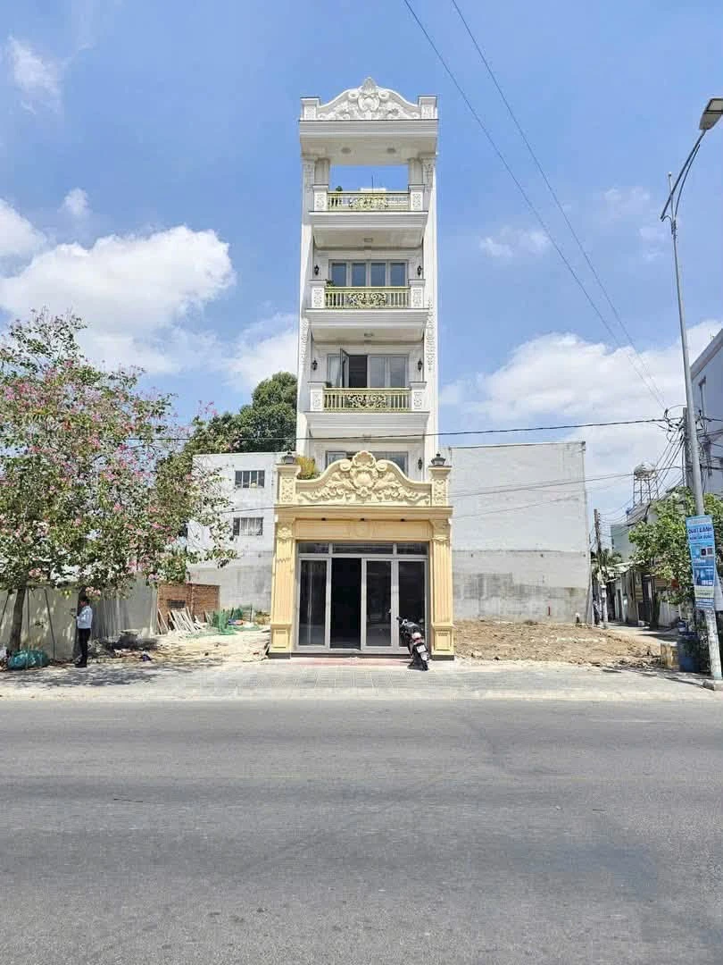 Bán nhà mặt tiền Hai Bà Trưng Dĩ An 5x18m, 1 trệt 3 lầu, thang máy, 12,8 tỷ - Ảnh 1