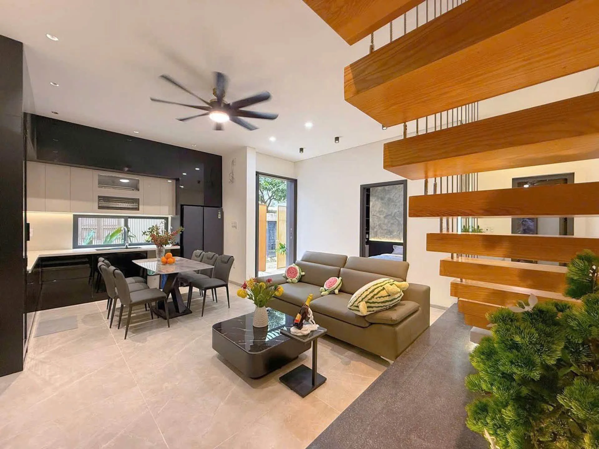 Bán nhà 3 tầng 72,3m² gần biển đường Nguyễn Tất Thành, Đà Nẵng - Ảnh 1