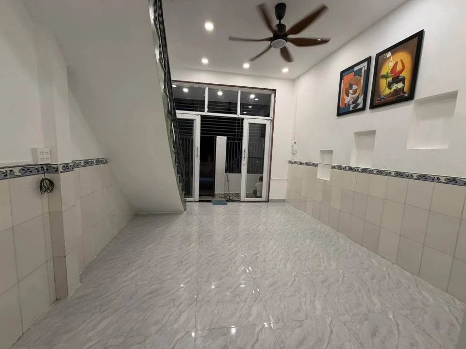 Bán nhà 2 tầng mặt tiền Ngô Đến Nha Trang 2.35 tỷ 31m² - Ảnh 1