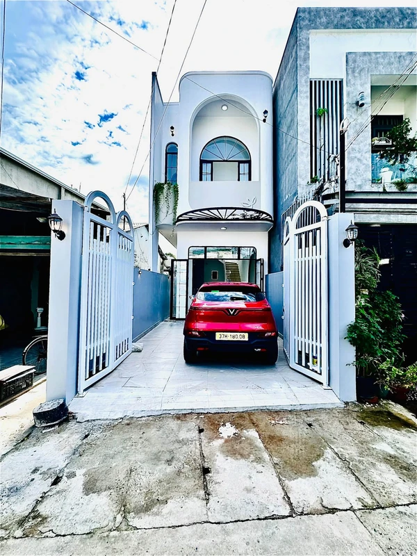 Bán nhà 1 trệt 1 lầu 3PN, sân ô tô, 60m², giá 3,8 tỷ tại Chánh Nghĩa, Thủ Dầu Một