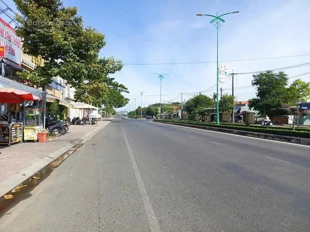 Bán 4 lô đất mỗi lô 5x20m liền nhau, mặt tiền đường Hùng Vương, sổ hồng riêng - Ảnh 1