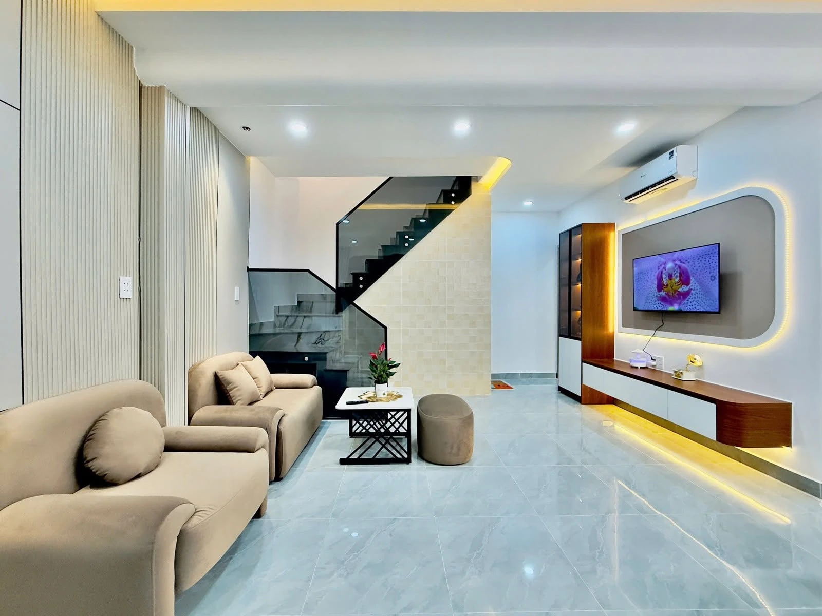 Bán nhà hẻm Thích Quảng Đức, Phú Nhuận 37m2, 2 tầng 3PN 2WC, nhỉnh 6 tỷ, tặng nội thất - Ảnh 1