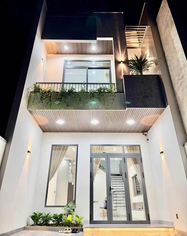 Nhà mới 115m2, 3PN, 2WC, full nội thất 2.45 tỷ ở BMT