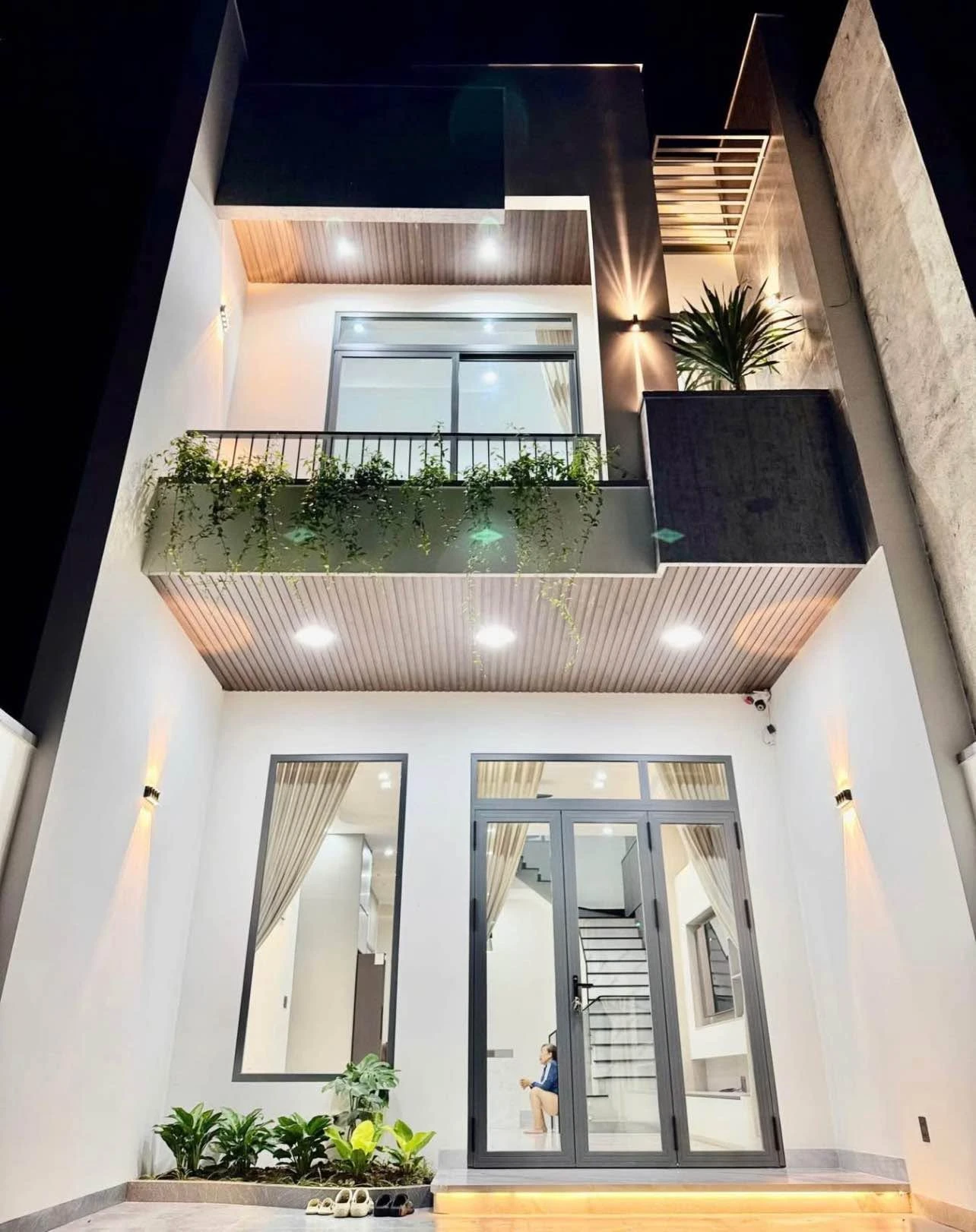 Nhà mới 115m2, 3PN, 2WC, full nội thất 2.45 tỷ ở BMT - Ảnh 1