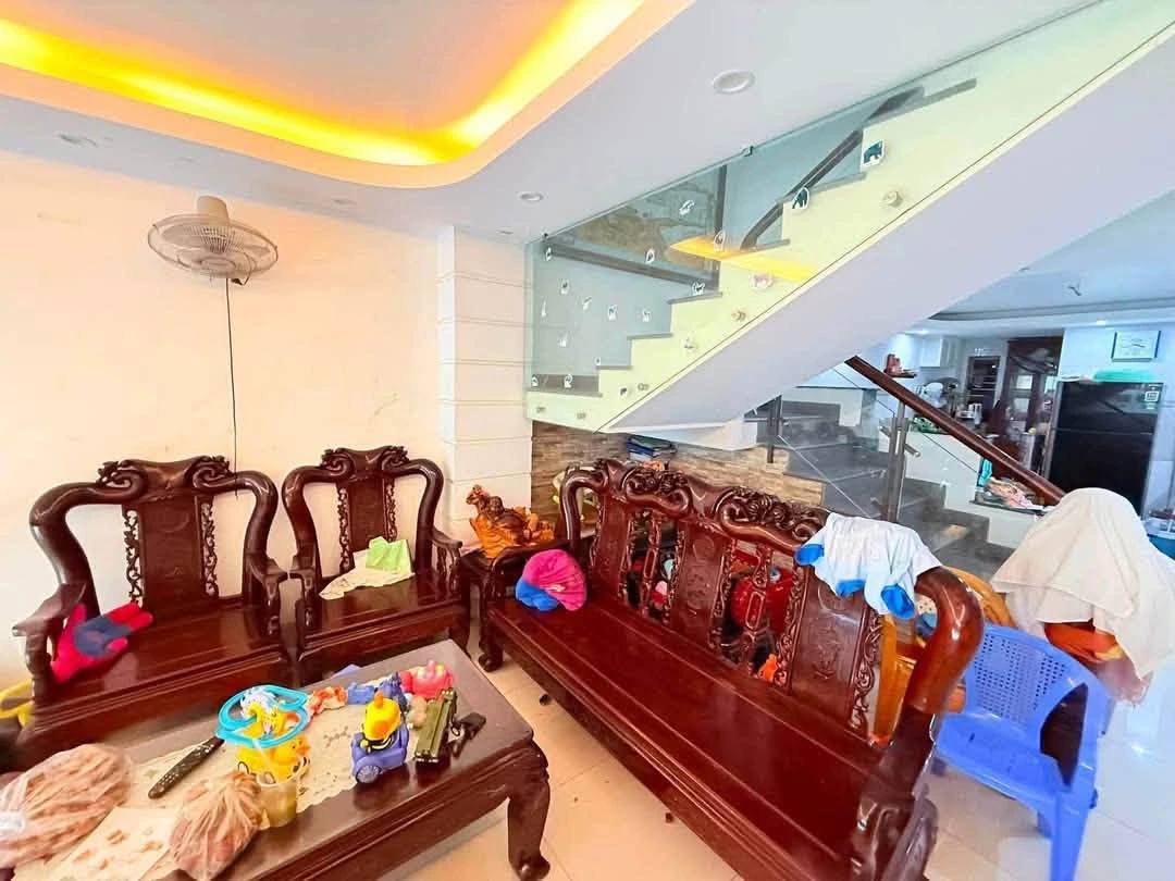 Bán nhà mặt tiền 1 trệt 3 lầu 270m² Vũng Tàu 9,7 tỷ - Ảnh thu nhỏ 2