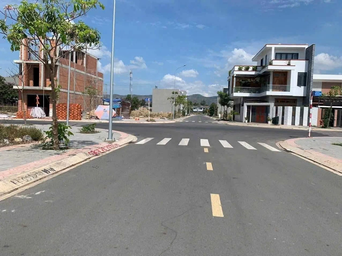 Bán đất mặt tiền Nguyễn Văn Hưởng 6x18m, Long Tâm, TP Bà Rịa, giá 3,45 tỷ - Ảnh thu nhỏ 2