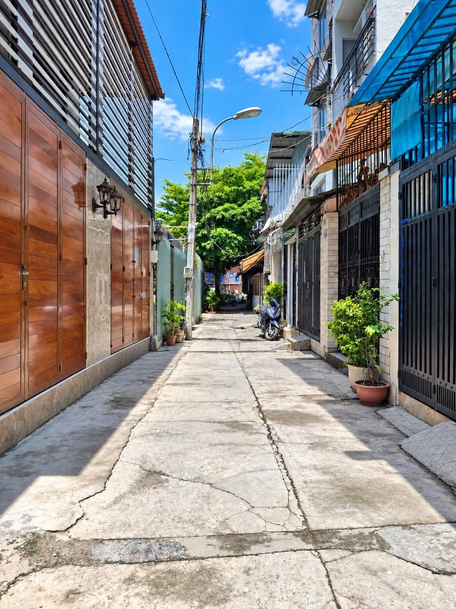 Bán nhà hẻm Gò Vấp 4PN 38m² sát Vincom gần 6 tỷ - Ảnh 1