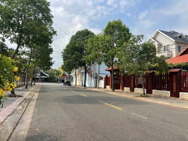 Bán lô đất mặt tiền Phạm Ngọc Thạch Bà Rịa 150m2, 5.6 tỷ