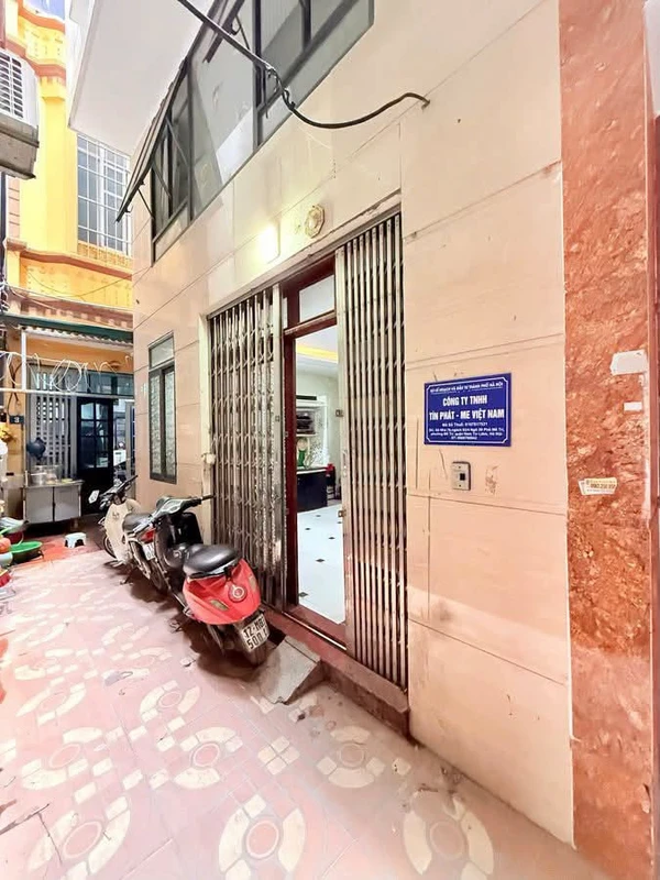 Bán nhà 5 tầng 30m2, 3 phòng ngủ, ngõ 3 gác tại Mễ Trì Hạ, Hà Nội